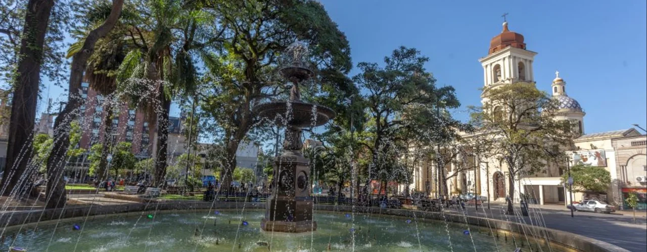 Plaza Independencia y Catedral de San Miguel de Tucumán