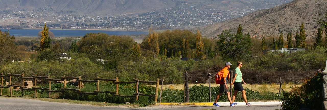 Paisaje de Tafí del Valle con el dique La Angostura y las montañas