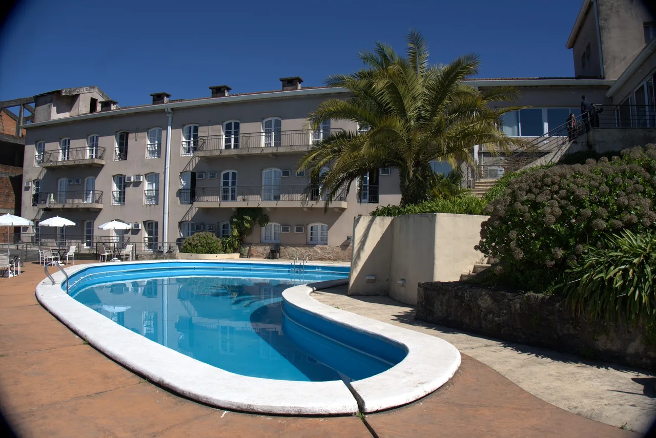 Fachada y piscina de Hotel Sol San Javier